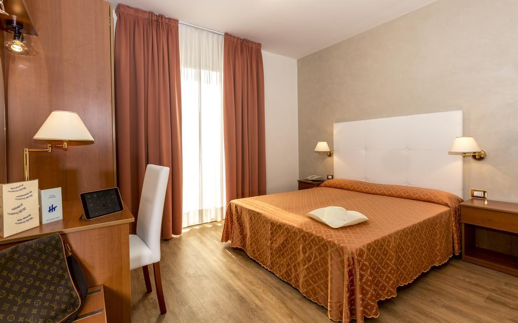 Hotel Touring Lido di Jesolo Phòng bức ảnh